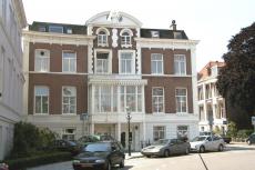 Nr. 4 rechts, nr. 5 links op de foto