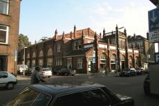 voor- en zijgevel gezien vanaf Theresiastraat