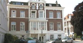 Nr. 4 rechts, nr. 5 links op de foto