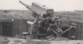 Open geschutsopstelling met 8,8 cm Flak 37.