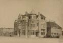 kantoor van Bierbrouwerij De Drie Hoefijzers te Breda, beheerd door F. Smits van Waesberghe. Rechts het bierdepot, links de stalling